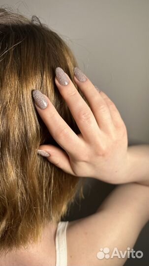 Модель на маникюр