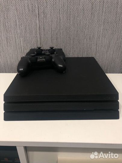 Sony PS4 PRO 1tb + 2 джостика