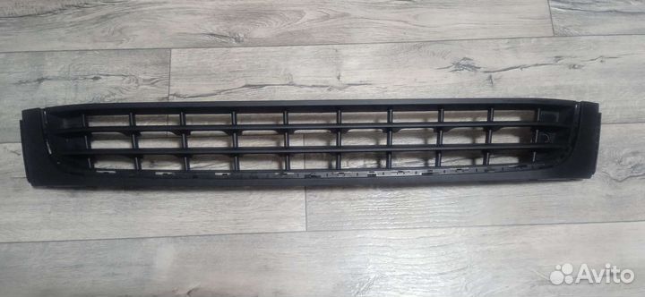 Решетка радиатора нижняя Фольксваген амарок