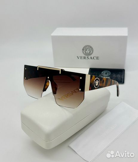 Солнцезащитные очки Versace