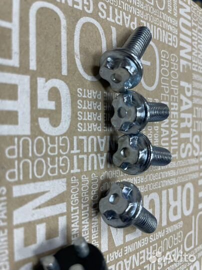 Специальный ключ колпака литого диска Renault