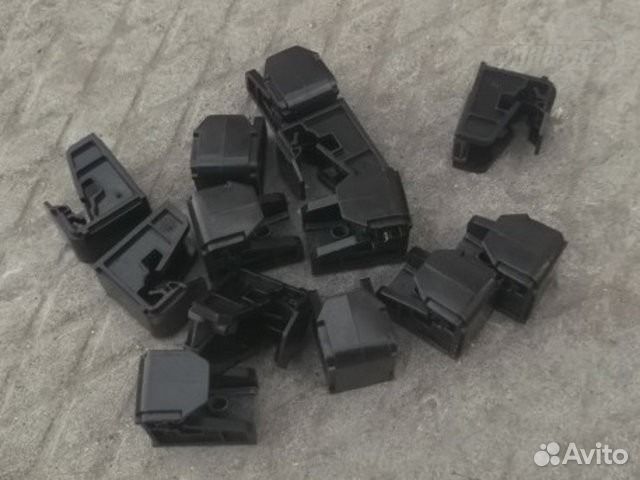 Крепеж фары vag арт. Кронштейн фары поло седан. Нижнее крепление фар поло. Фольксваген поло кронштейн фары. Нижнее крепление фар поло.