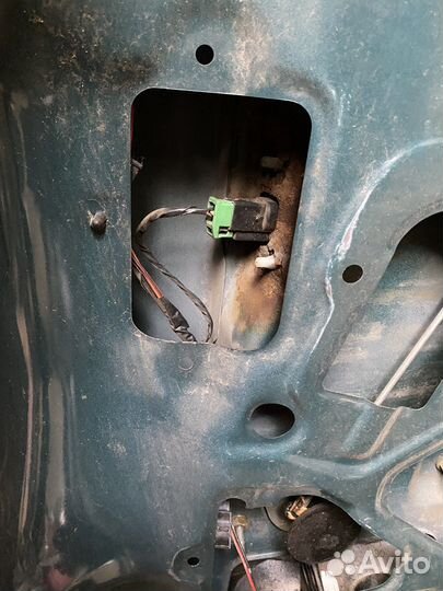 Крышка багажника mazda 323