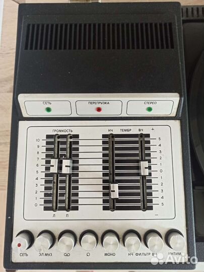 Радиола / Проигрыватель винила радиотехника