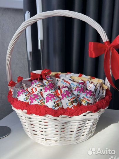 Сладкий букет из киндеров