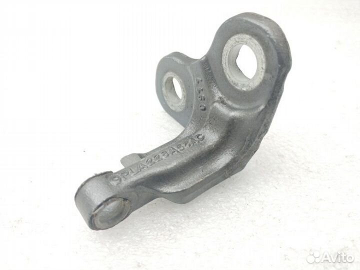 Петля двери передняя правая Land Rover Discovery 5