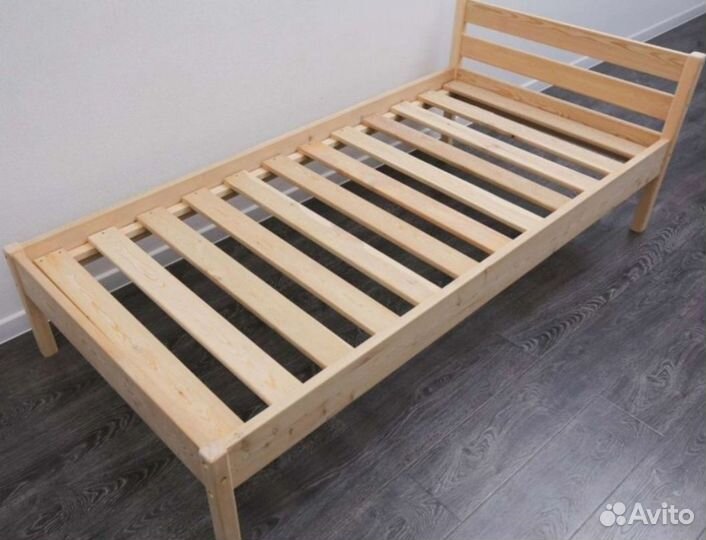 Кроватка детская из массива лиственницы