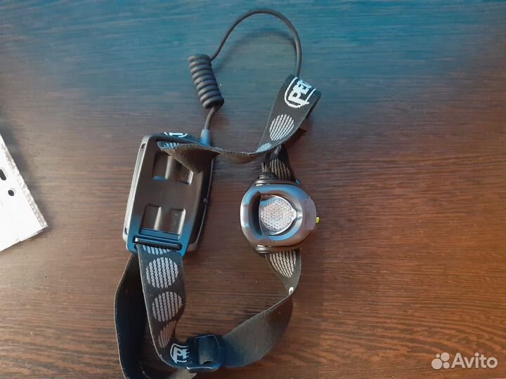 Налобный фонарь “Petzl“