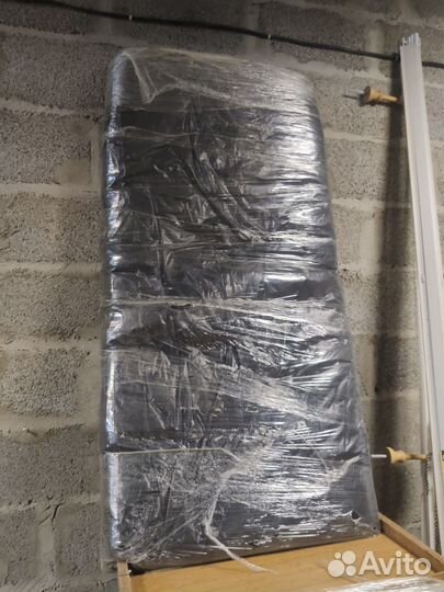 Детская кроватка с маятником и матрасом