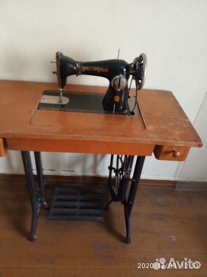 Швейная машина ножная