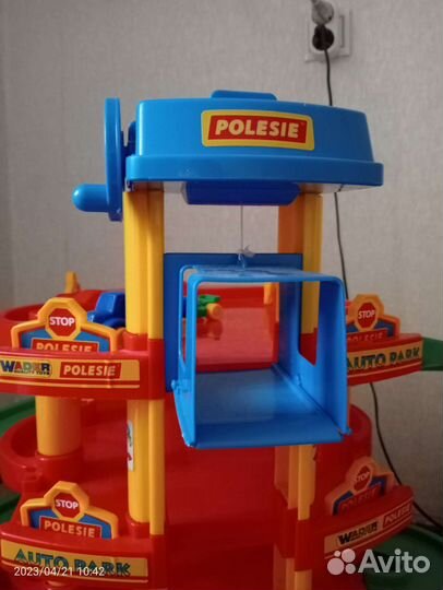 Гараж Паркинг 5-уровнев с дорогой и авто