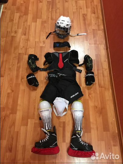 Продам хоккейную форму укомплектованную