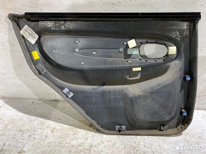 Обшивка боковой двери задняя правая Kia Shuma