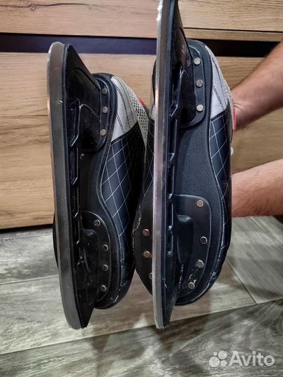 Коньки хоккейные