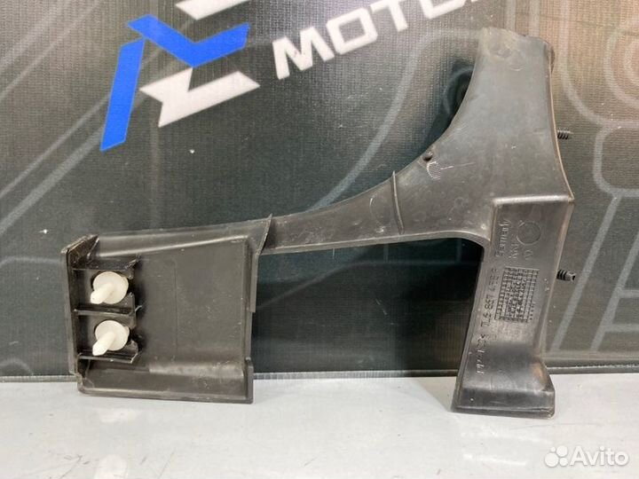 Пластик багажника правый Volkswagen Touareg 7L