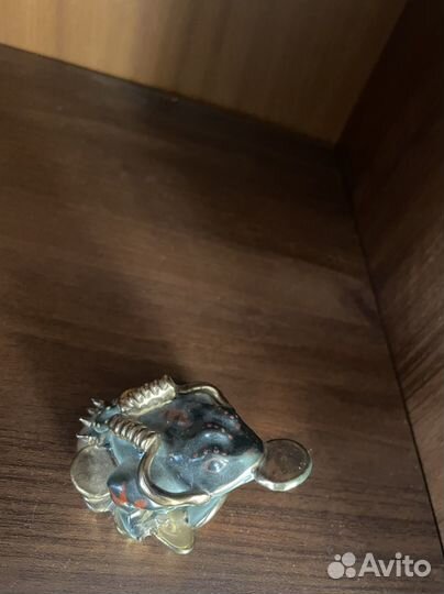 Статуэтка лягушка