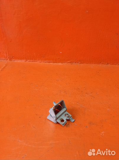 Петля багажника toyota duet