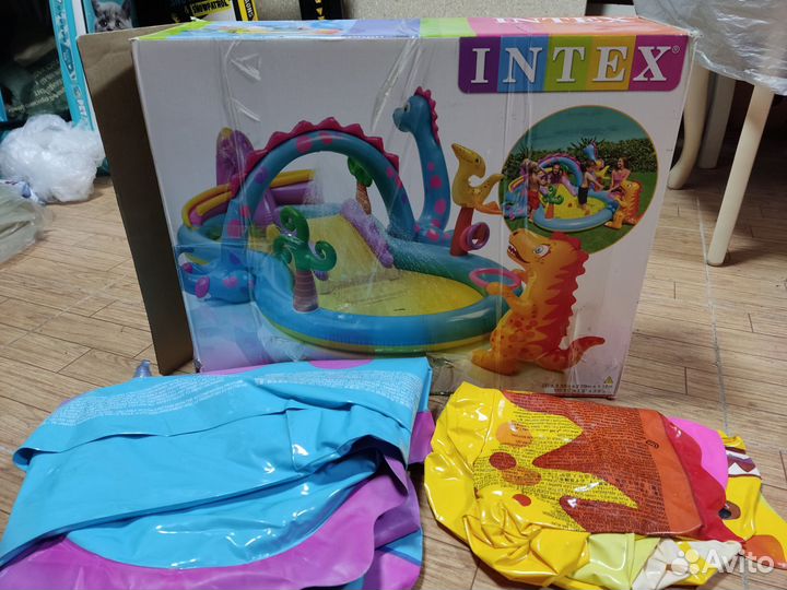 Детский бассейн (игровой центр)