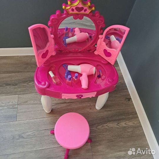 Детский туалетный столик