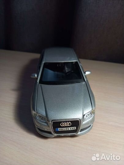 Audi RS4 Модель автомобиля