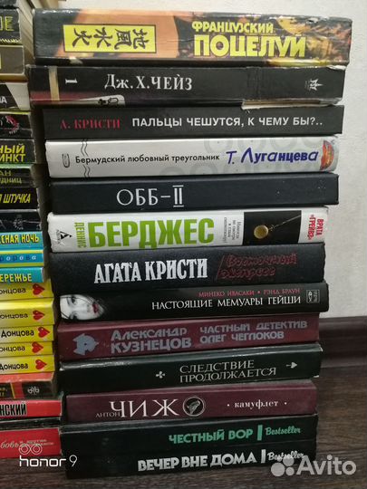 Книги детективы мягкий переплёт,твёрдой обложке