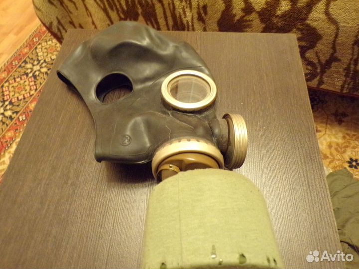 Противогаз Р-2