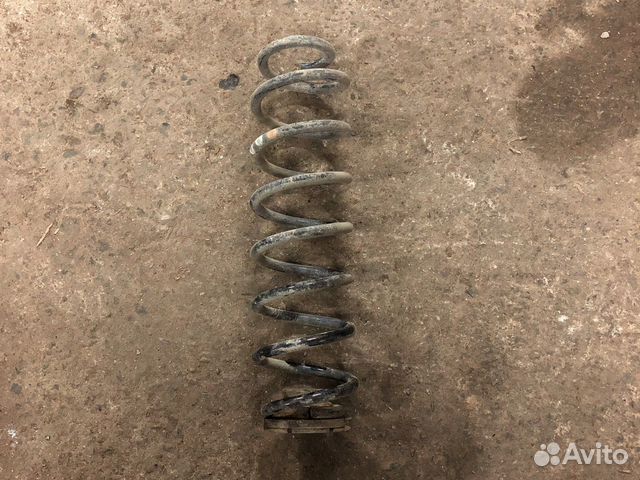 Volkswagen polo пружина задняя