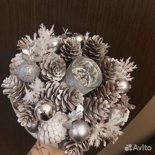 Новогодняя композиция для стола со свечей