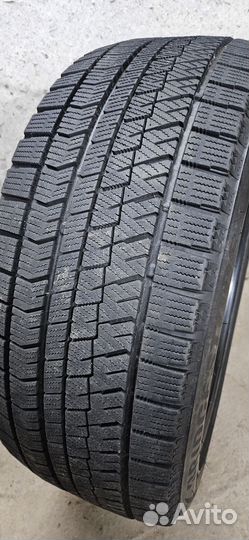 Bridgestone Blizzak VRX2 245/45 R19 98Q