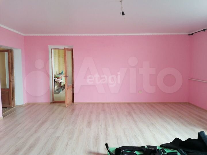 Дом 298,2 м² на участке 7,9 сот.