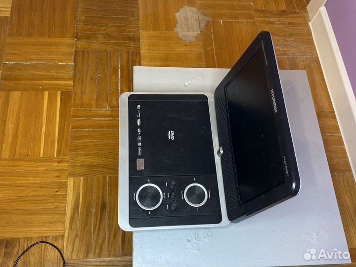 Портативный DVD-плеер Hyundai H-lcdvd908t
