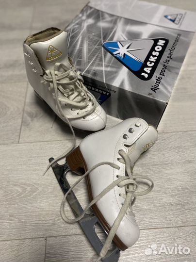 Фигурные коньки jackson