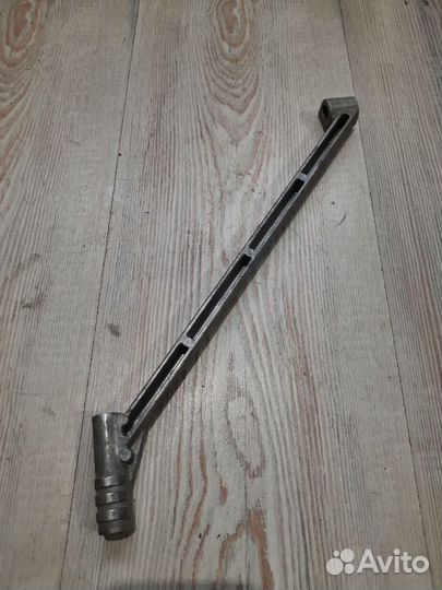 Кронштейн площадка крепление генератора Nissan alm