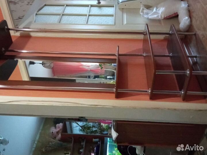 Зеркало с полкой в прихожей