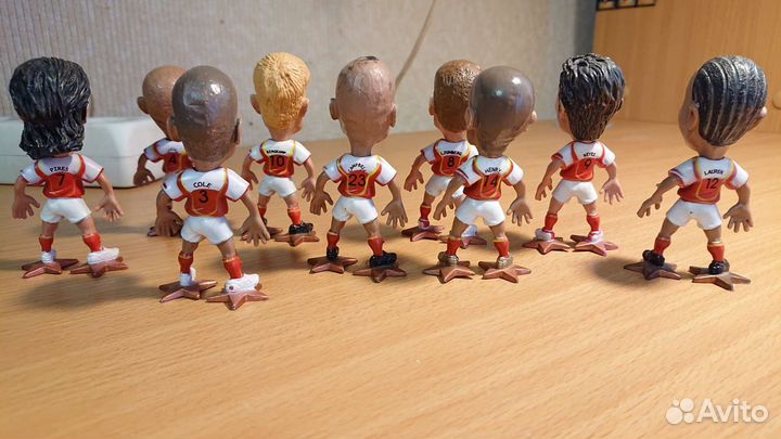 Фигурки футболистов коллекционные