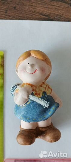 Фигурки мальчика и девочки керамика