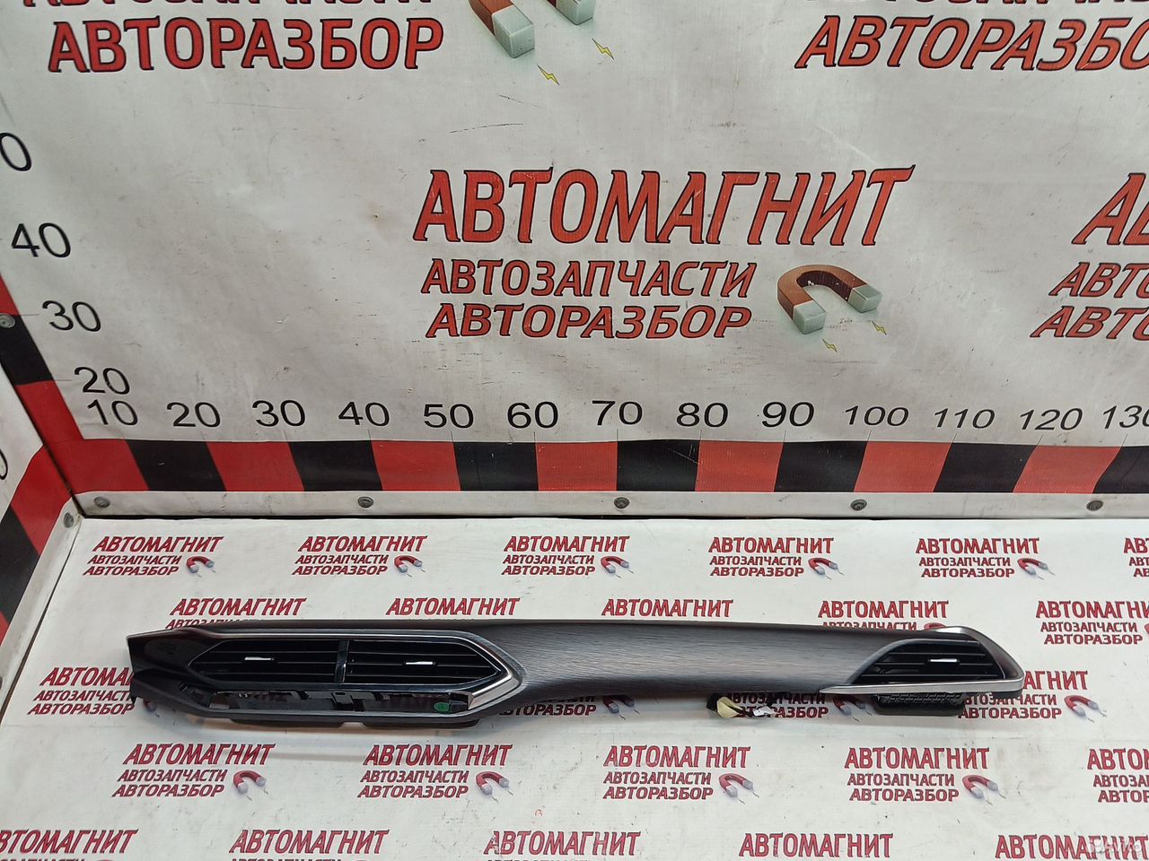 Накладка торпедо парприза Faw Bestune T77