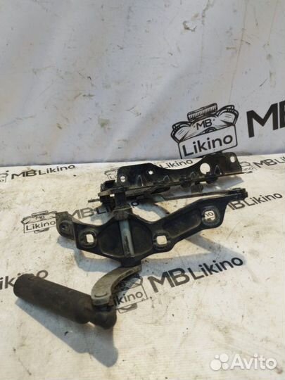 Петля капота левая Mercedes Cl W216