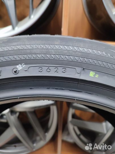 Yokohama BluEarth Winter V906 275/40 R22 и 315/35 R22 107V