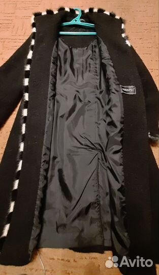 Пальто женское 46 букле с отторочкой мехом