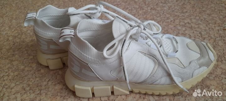 Кроссовки женские