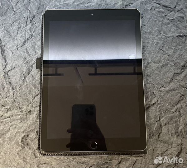 iPad (6th Generation) wi-fi 32gb