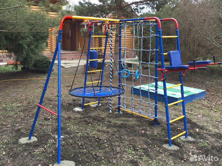 Уличный спортивный комплекс