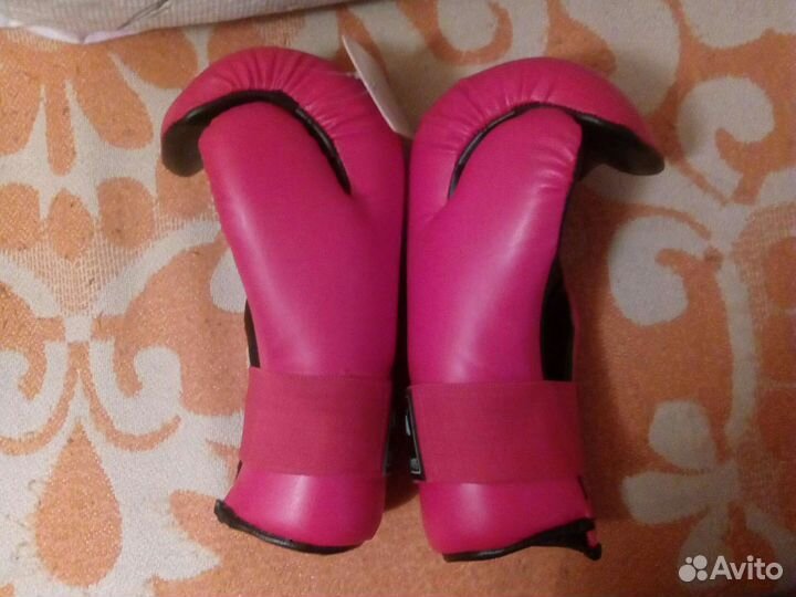 Перчатки для кикбоксинга