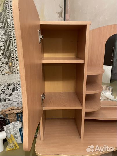 Туалетный столик с зеркалом бу