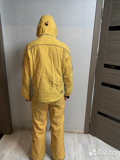 Сноубордический костюм женский