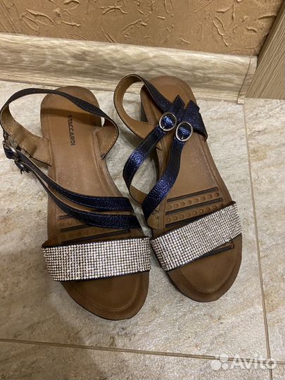 Босоножки со стразами