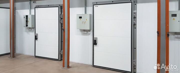 Дверь распашная для охлаждаемых помещений