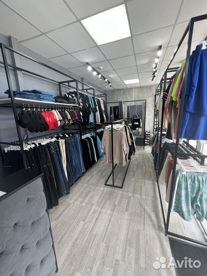 Продаю торговое оборудование под магазин одежды