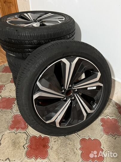 Goodyear EfficientGrip SUV 235/50 R19